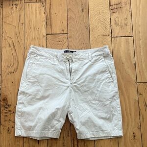 Hollister Men's Cream Flat Front Shorts